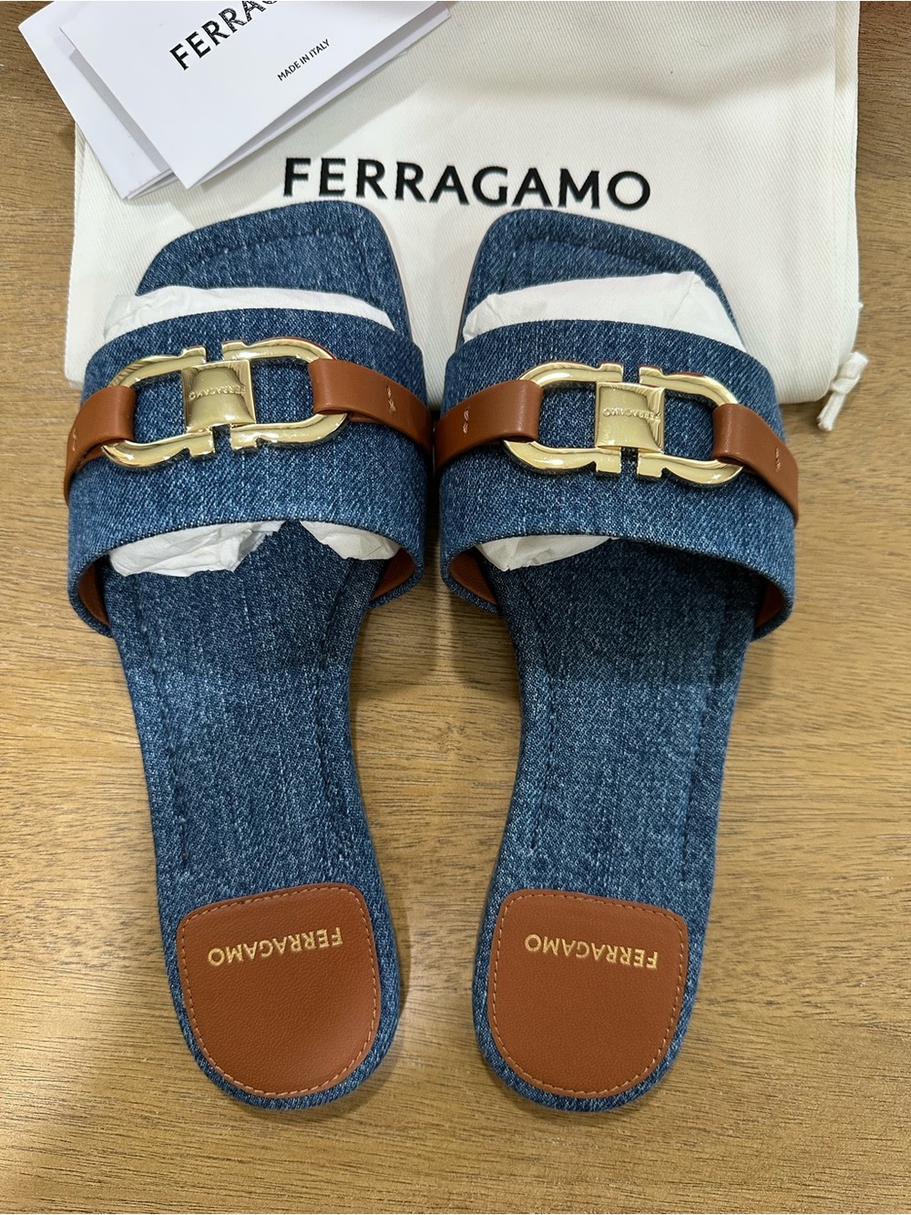 Salvatore Ferragamo Gancini Slide (size 6.5C) - Picture 3 of 5